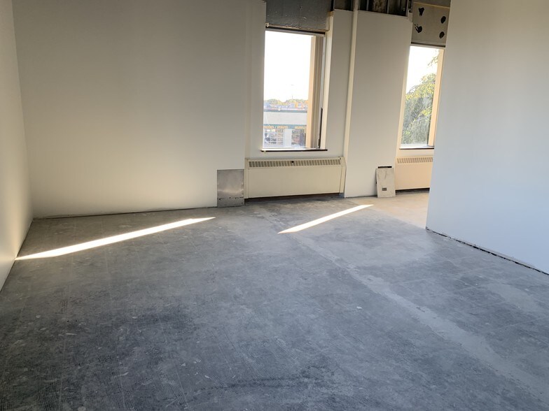 More Photos Of 4 Plaza Way, Fairhaven Bank For Lease