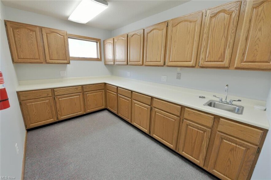 More Photos Of 151 S Kennebec Ave, Mcconnelsville Office For Lease