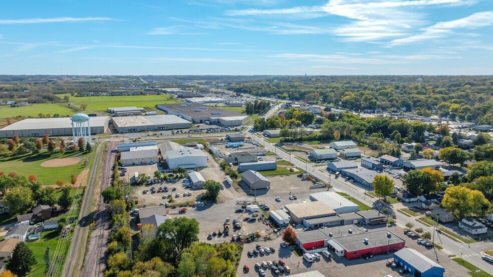 More Photos Of 1830 3rd Ave SE, Rochester Showroom For Sale