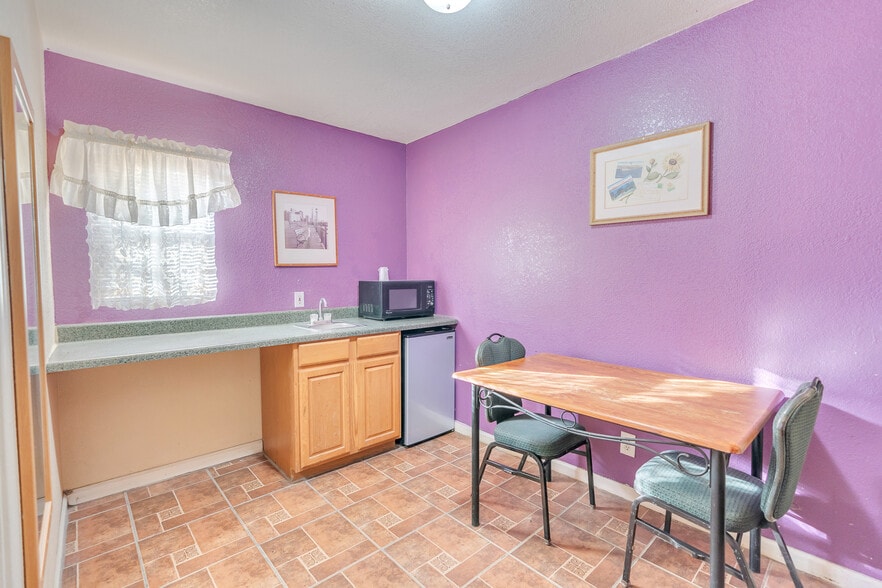 More Photos Of 2509 E Pacheco Blvd, Los Banos Hotel For Sale