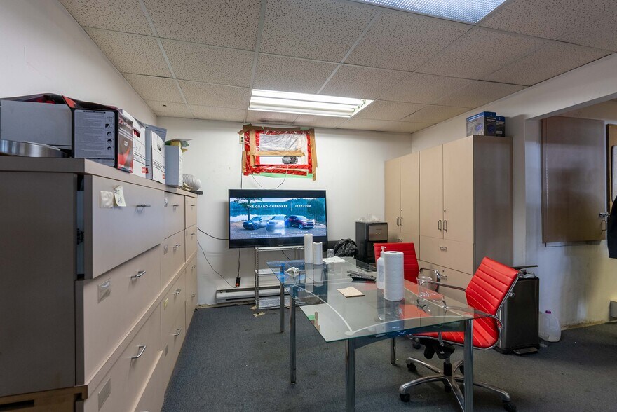 More Photos Of 5744 198 St, Langley Warehouse For Lease