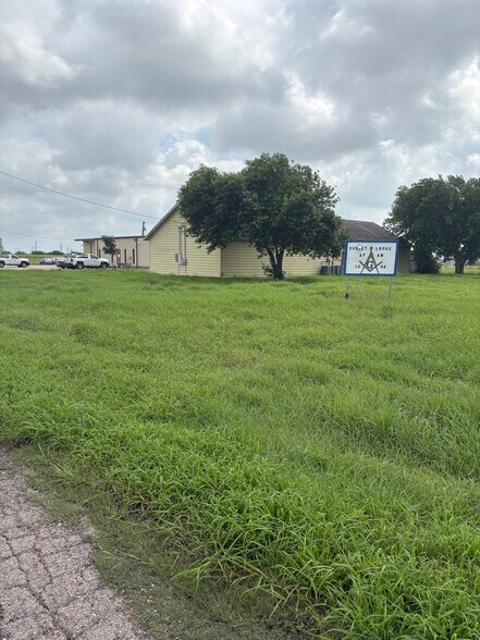 More Photos Of 1814 Lodge Ln, Corpus Christi Specialty For Sale