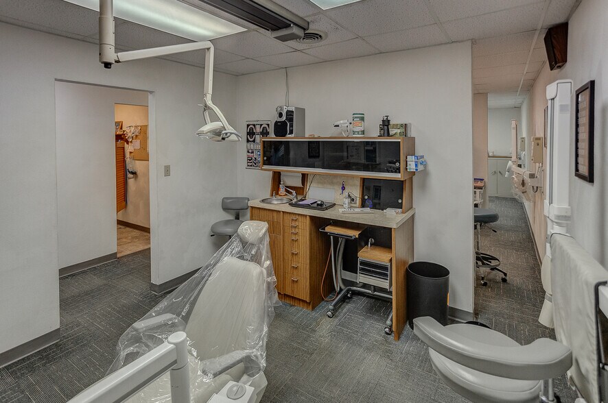 More Photos Of 607 E Lyons St, Marissa Medical For Sale