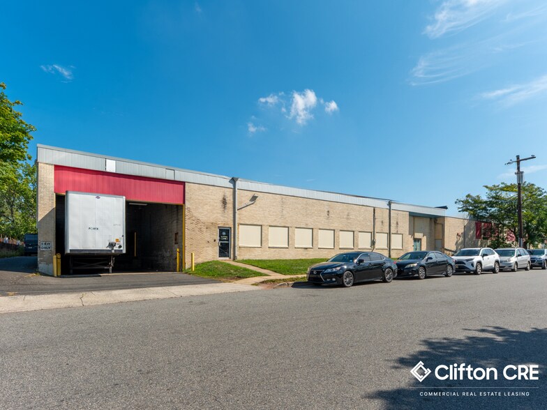 More Photos Of 1 Kero Rd, Carlstadt Showroom For Lease