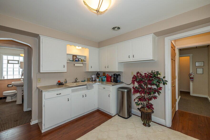 More Photos Of 5275 Broadview Rd, Parma Medical For Sale