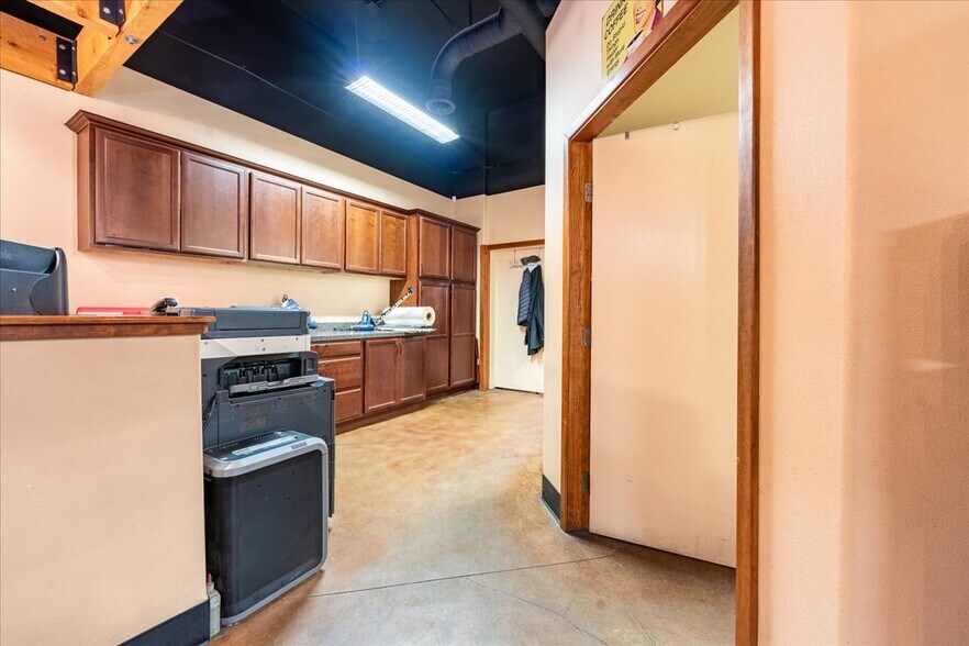 More Photos Of 1502 Minnie St, Fairbanks Industrial For Sale