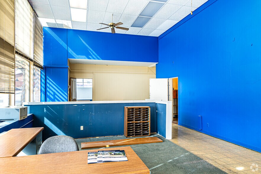 More Photos Of 422 Seneca St, Leavenworth Flex For Sale