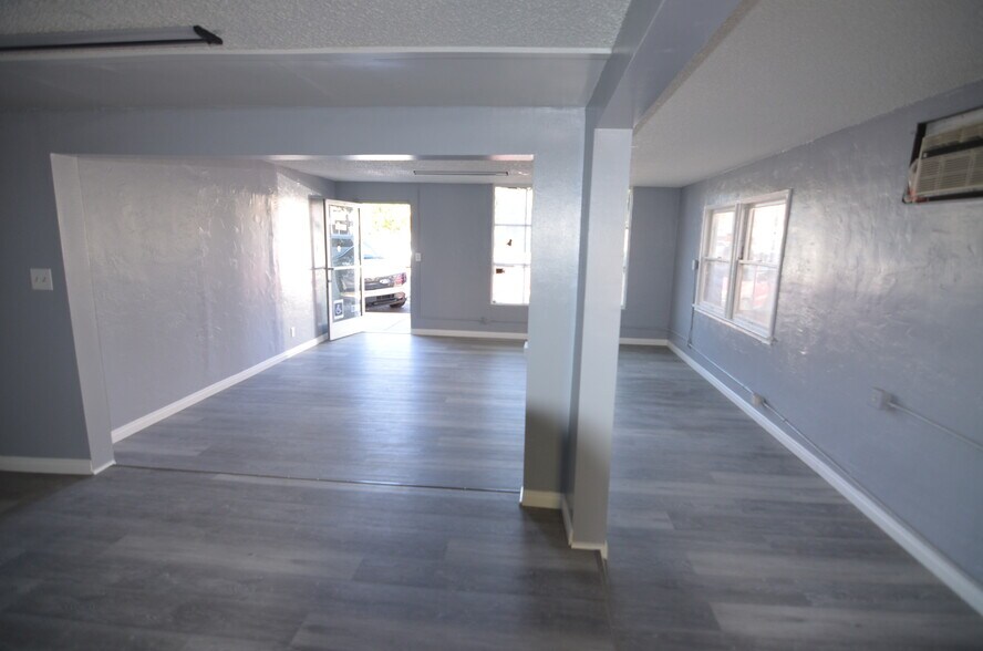 More Photos Of 5120 Huntington Dr S, Los Angeles General Retail For Lease