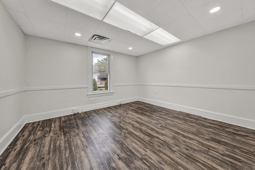 More Photos Of 628 S Colorado St, Salem Office For Sale