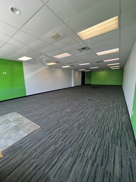 More Photos Of 1020 W Fulton St, Waupaca Freestanding For Lease