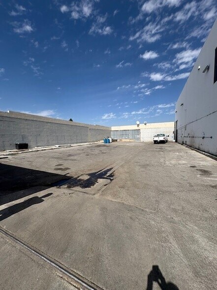 More Photos Of 7949 Ajay Dr, Sun Valley Warehouse For Lease