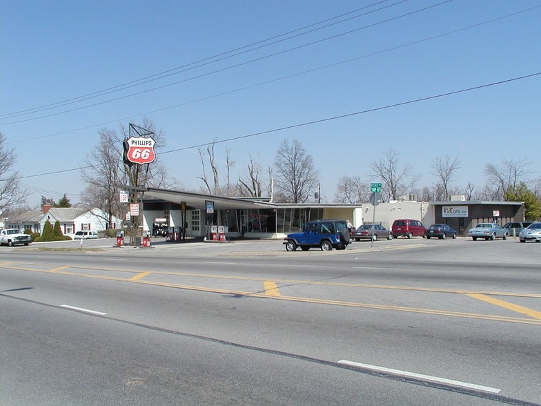 More Photos Of 8139 Metcalf Ave, Overland Park Service Station For Lease