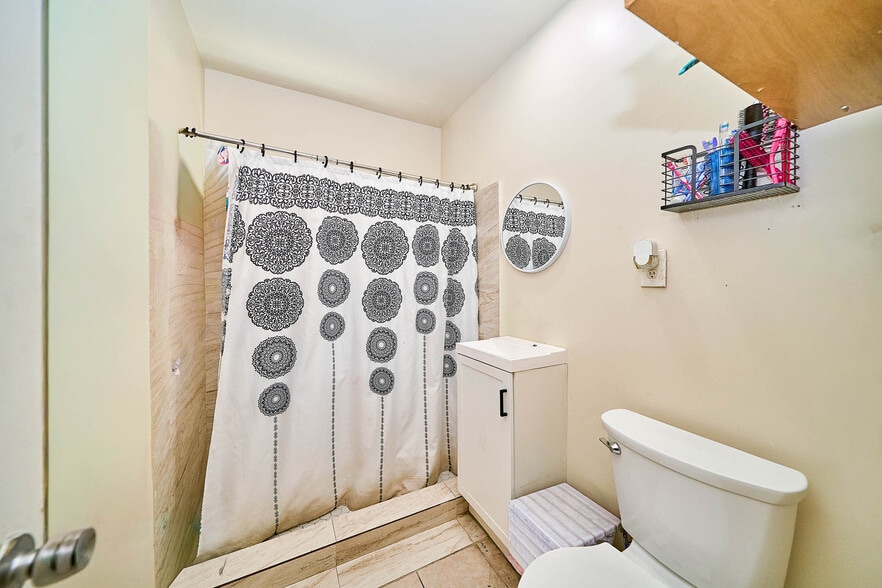 More Photos Of 2001 W Myrtle St, Santa Ana Apartments For Sale