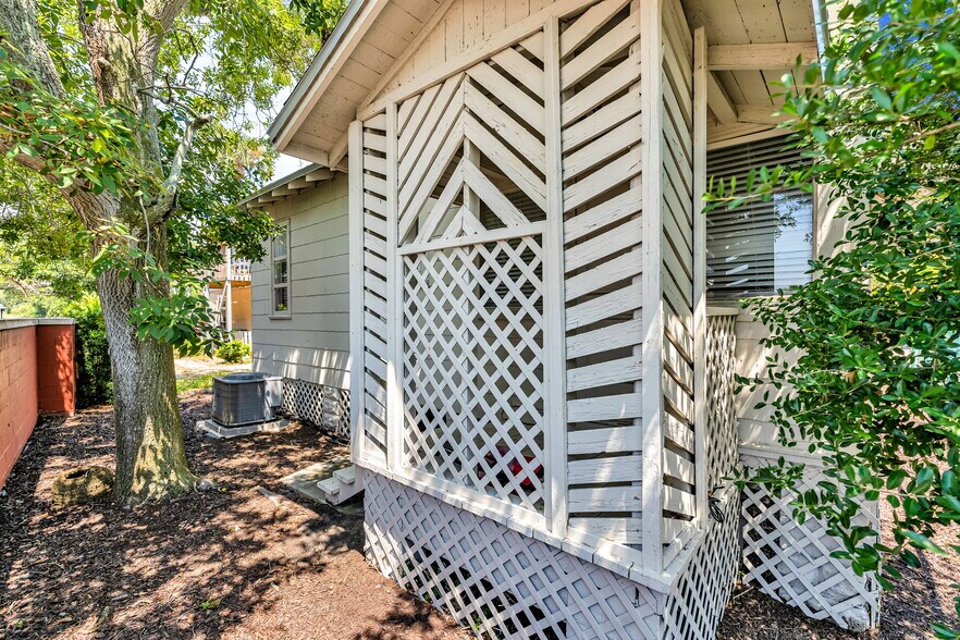 More Photos Of 372 Ahern St, Atlantic Beach Loft Creative Space For Sale