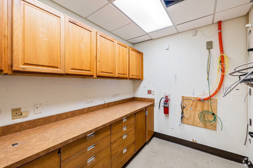 More Photos Of 101 E City Point Rd, Hopewell Bank For Sale