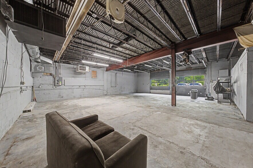 More Photos Of 23 Malcolm St, Morristown Industrial For Sale