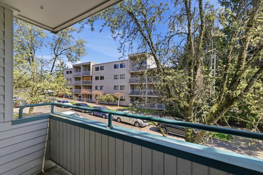 More Photos Of 8320 Lake City Way NE, Seattle Apartments For Sale
