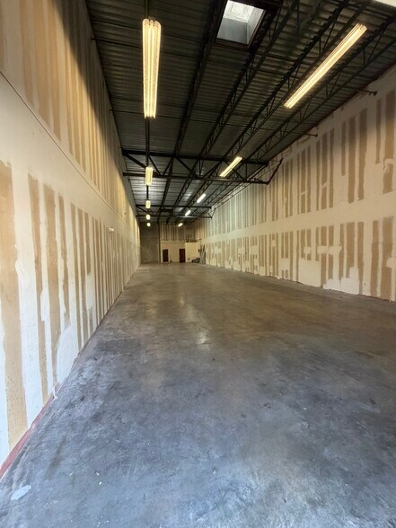 More Photos Of 1901-1939 Banks Rd, Margate Warehouse For Lease