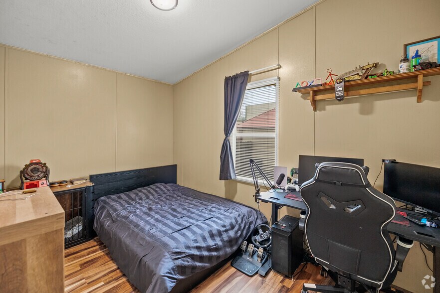 More Photos Of 6212 FM 933, Blum Warehouse For Sale