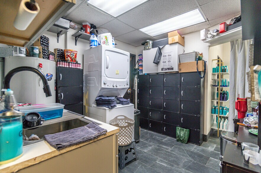 More Photos Of , Redmond General Retail For Sale