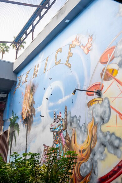 More Photos Of 1327-1337 Abbot Kinney Blvd, Venice Freestanding For Sale
