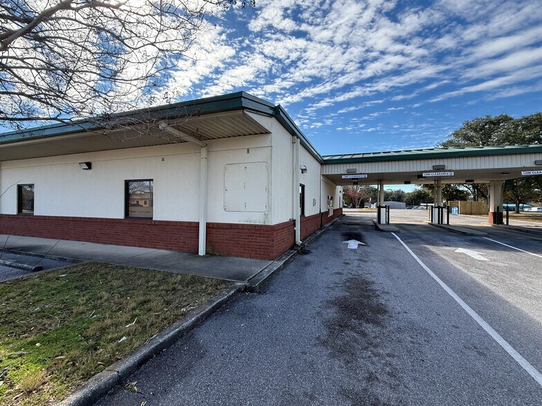 More Photos Of 6451 North W St, Pensacola Office For Sale