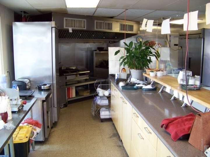 More Photos Of 122-124 E 4th St, Bridgeport Storefront For Sale