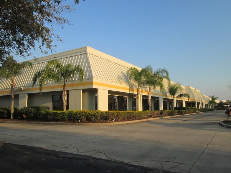 More Photos Of 6901 Tpc Dr, Orlando Showroom For Lease