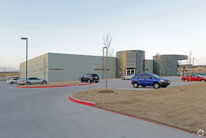 More Photos Of 4100 Mapleshade Ln, Plano Hospital For Lease