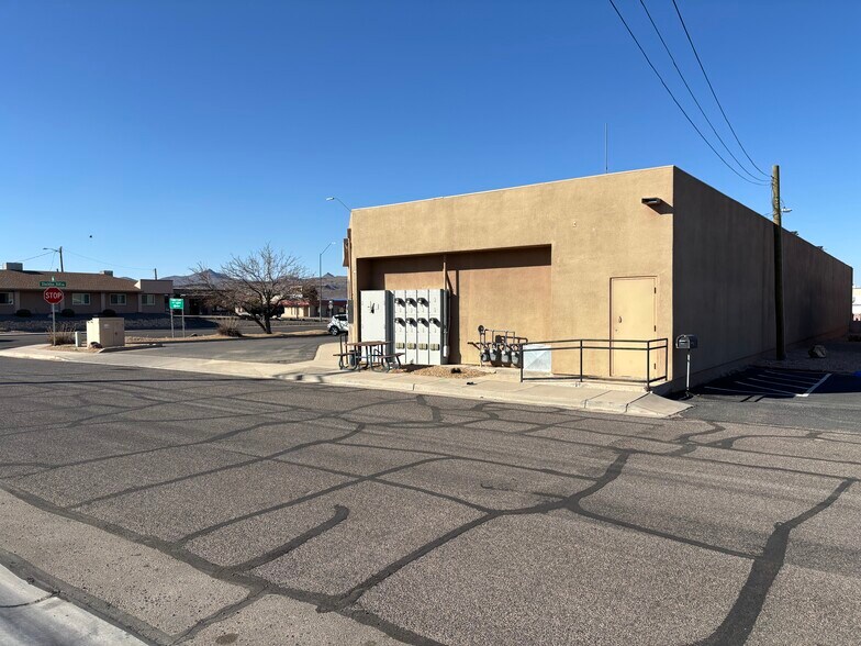 More Photos Of 2002 N Stockton Hill Rd, Kingman Medical For Sale