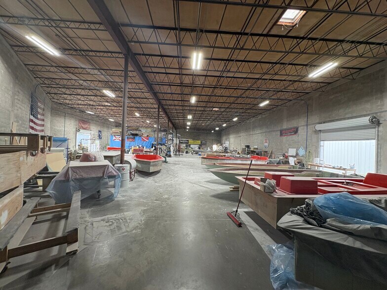 More Photos Of 3250 44th Ave N, Saint Petersburg Manufacturing For Lease