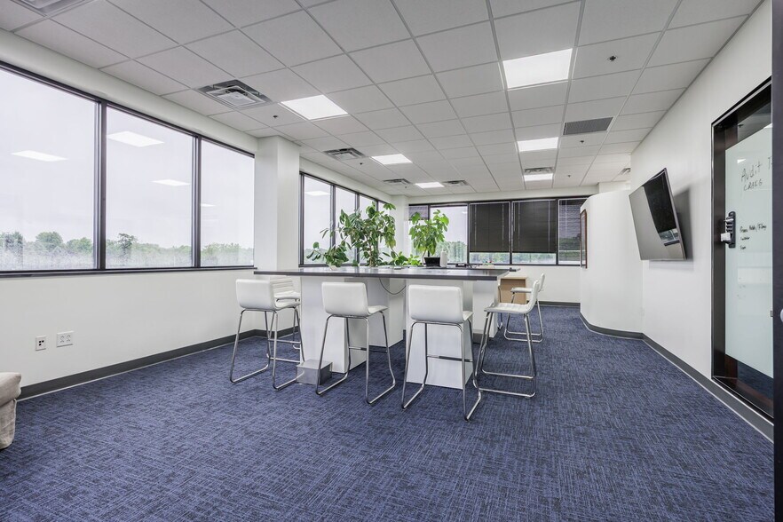 More Photos Of 815 Whitney Rd W, Fairport Warehouse For Lease