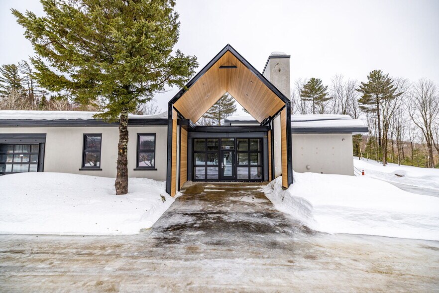 More Photos Of 148 Ch Watchorn, Morin-heights Flex For Lease