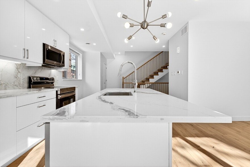 More Photos Of 14 Stevens Av, Ottawa Apartments For Sale