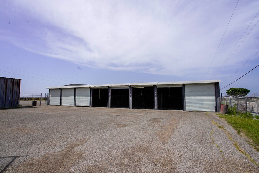 More Photos Of 1402 Holly Rd, Corpus Christi Truck Terminal For Lease