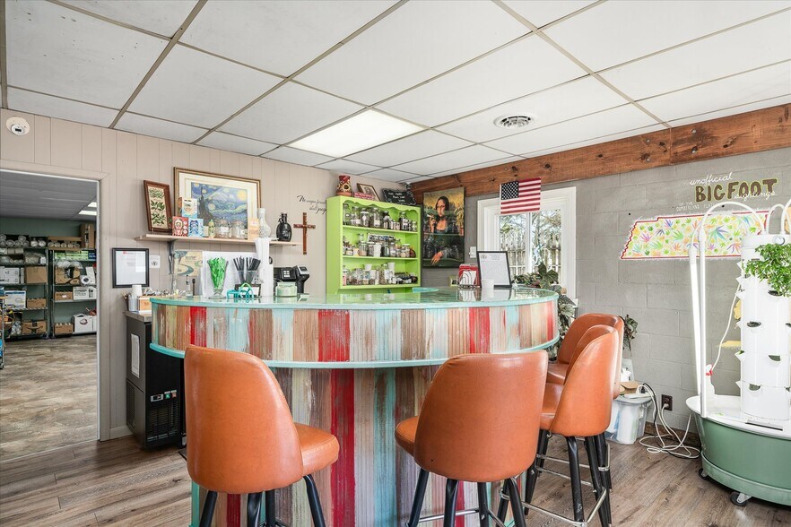 More Photos Of 142 West Ave, Crossville Medical For Sale