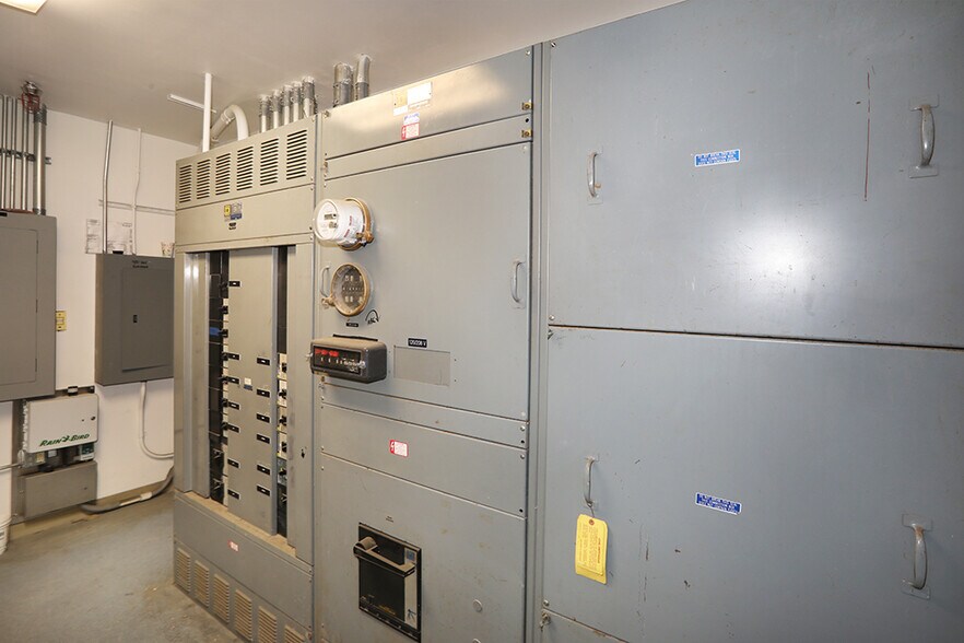 More Photos Of 2569 McCabe Way, Irvine Office For Lease