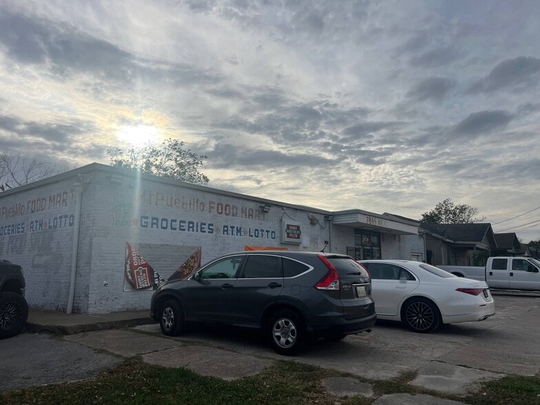 More Photos Of 7844 Avenue E, Houston Convenience Store For Sale