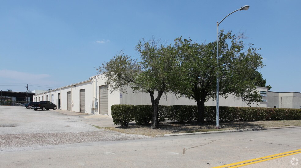 More Photos Of 1737 Stebbins Dr, Houston Flex For Sale