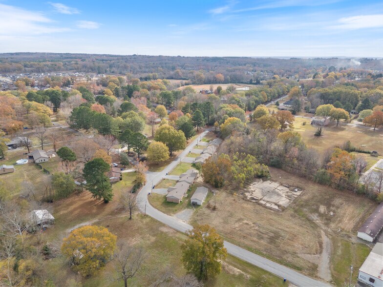 More Photos Of 16 Linder Rd, Greenbrier Apartments For Sale