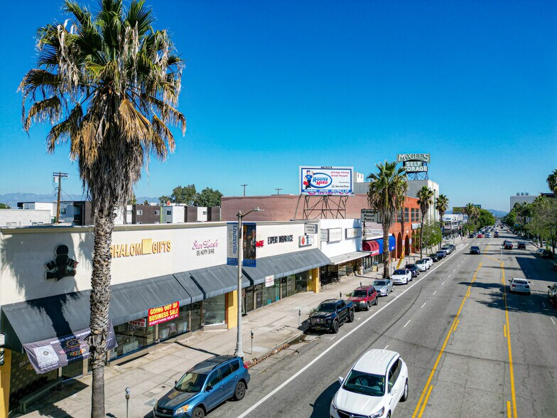 More Photos Of 15143-15153 Ventura Blvd, Sherman Oaks Storefront For Lease