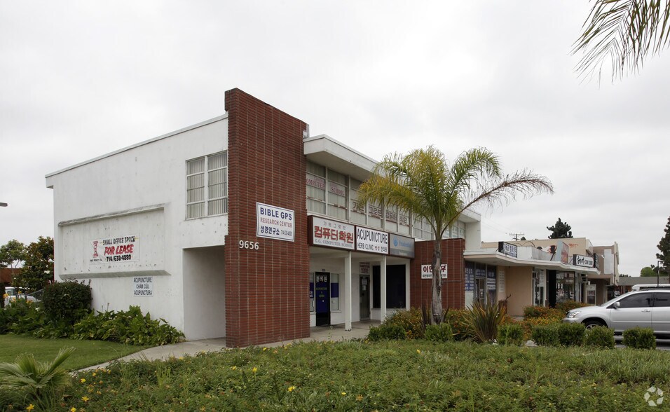 Primary Photo Of 9648-9658 Garden Grove Blvd, Garden Grove General Retail For Lease