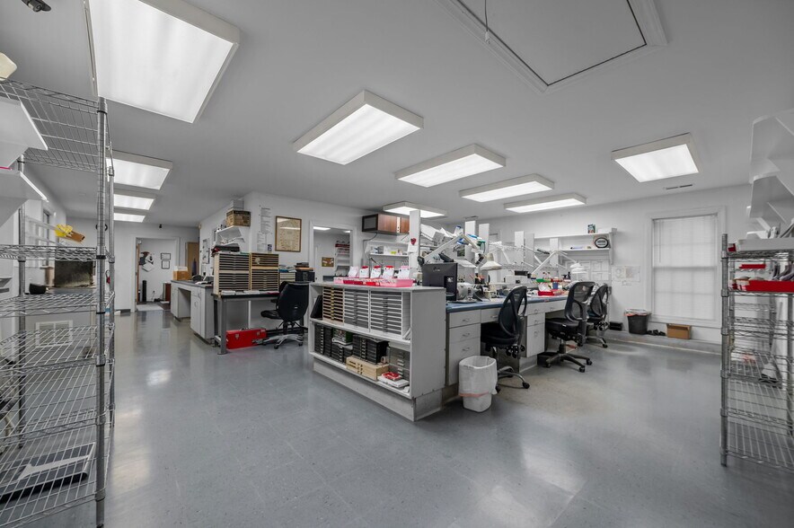 More Photos Of 125 Oakmont Dr, Greenville Office For Sale