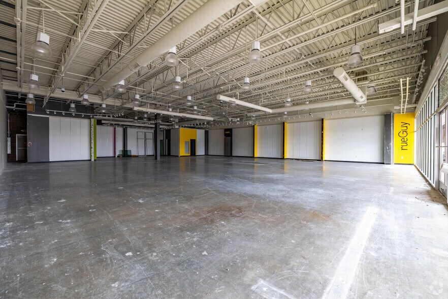 More Photos Of 903 E US Highway 60, Monett Storefront For Lease