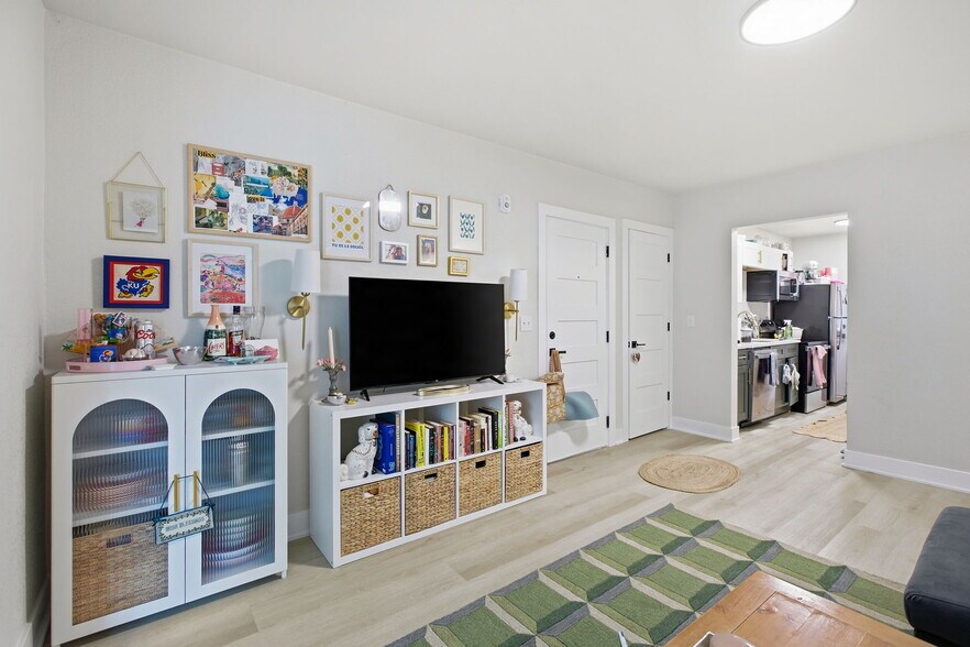 More Photos Of 4335 Mercier St, Kansas City Multifamily For Sale