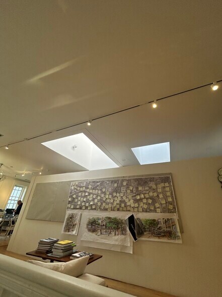 More Photos Of 302 King St, Charleston Storefront Retail Office For Lease