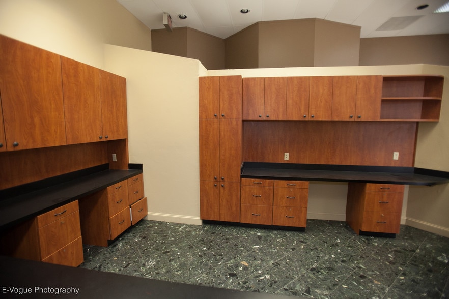 More Photos Of 6430 Richmond Ave, Houston Office For Sale