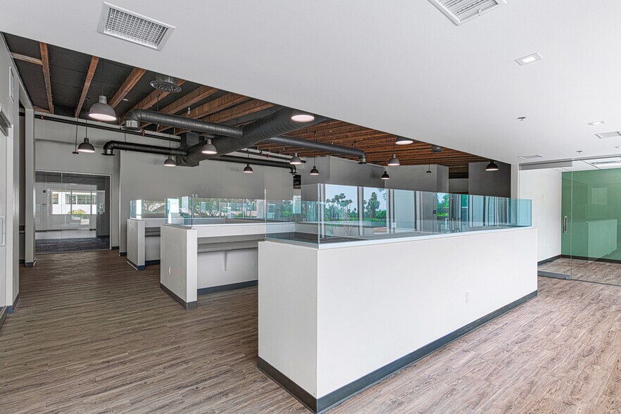 More Photos Of 72140 Magneisa Falls Dr, Rancho Mirage Office Residential For Lease