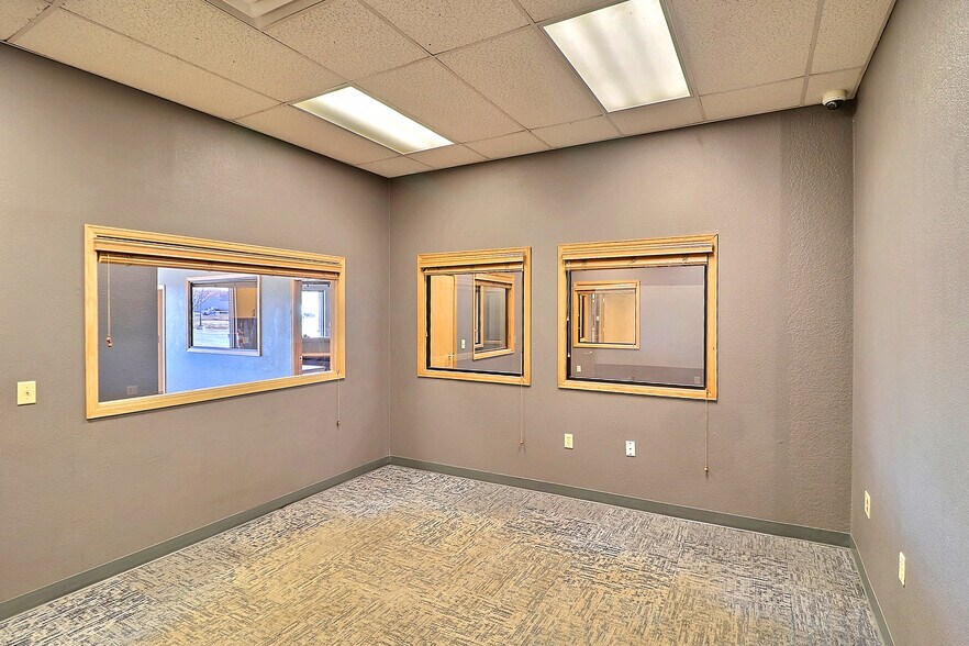 More Photos Of 1616 2nd Ave, Greeley Service For Lease