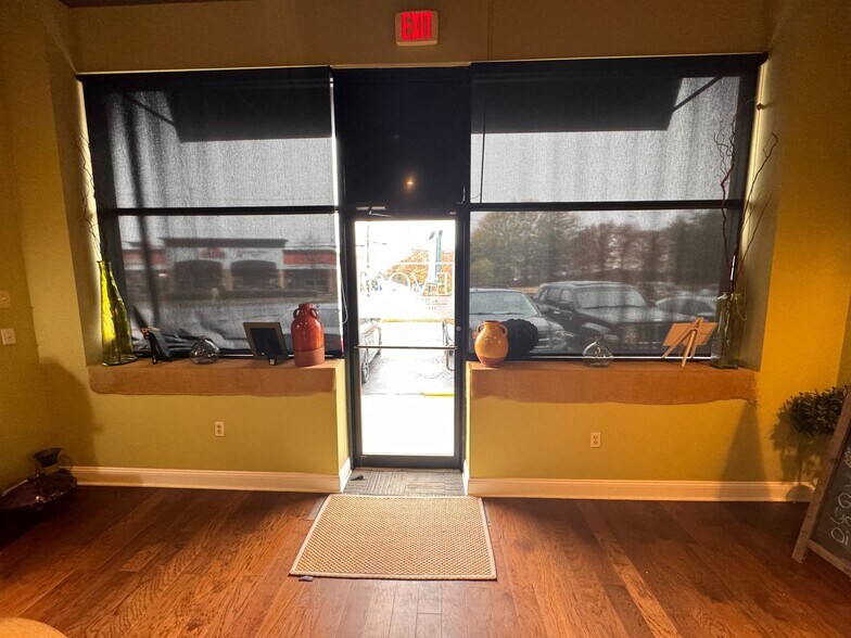 More Photos Of 7601-7615 Fordson Rd, Alexandria Storefront For Lease